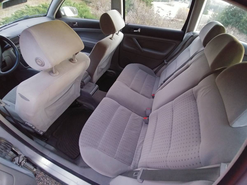 Illustration for article titled At $1,200, Could This 2001 VW Passat 1.8T Get You To Roll Up Your Sleeves?
